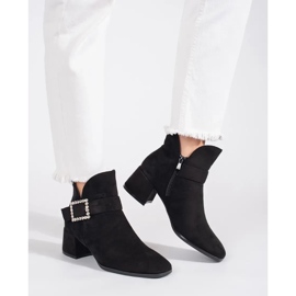 Bottines femme en daim noir avec boucle argentée 1