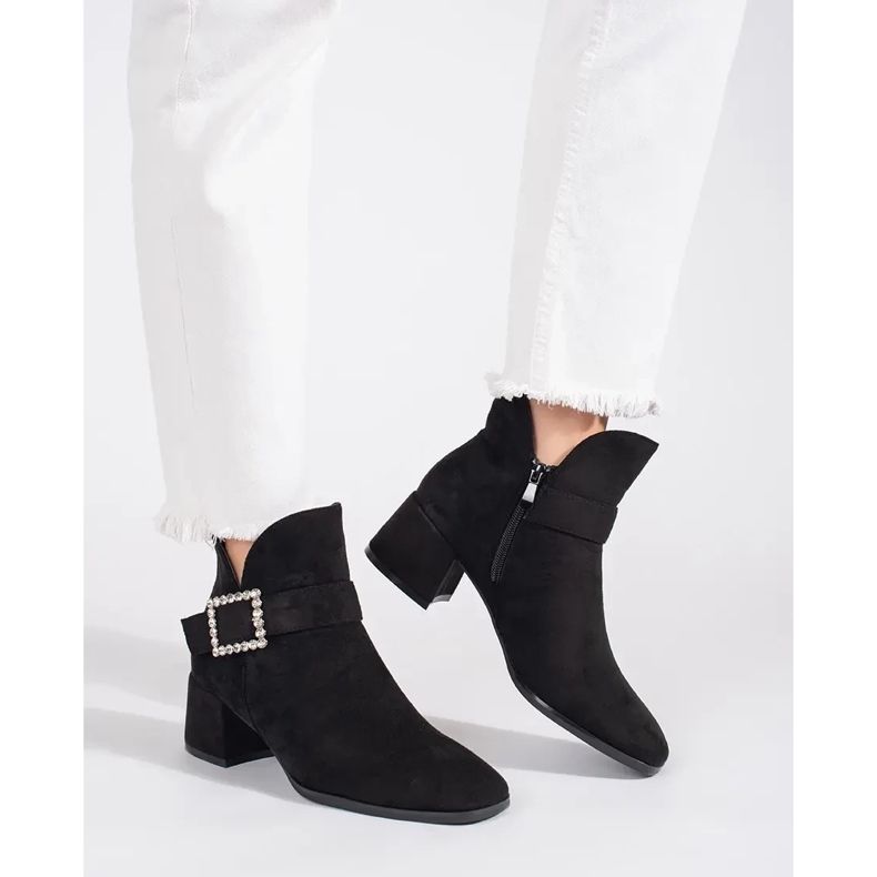 Bottines femme en daim noir avec boucle argentée le noir 1