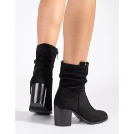 Bottines femme en daim noir sur le poteau 1