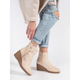 Bottines compensées femme en daim beige clair à franges 2