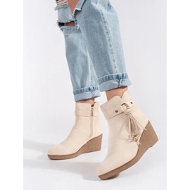 Bottines compensées femme en daim beige clair à franges 1