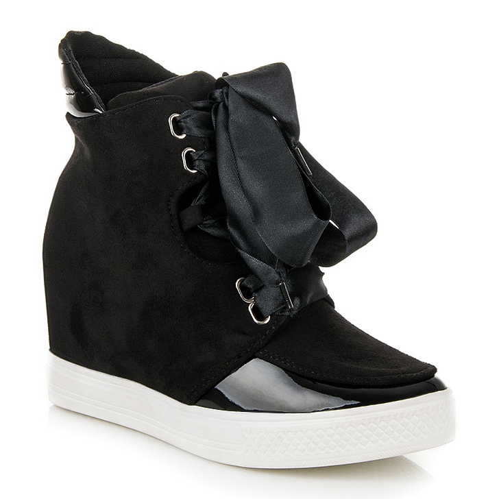 Forever Folie Baskets avec un ruban noir 1