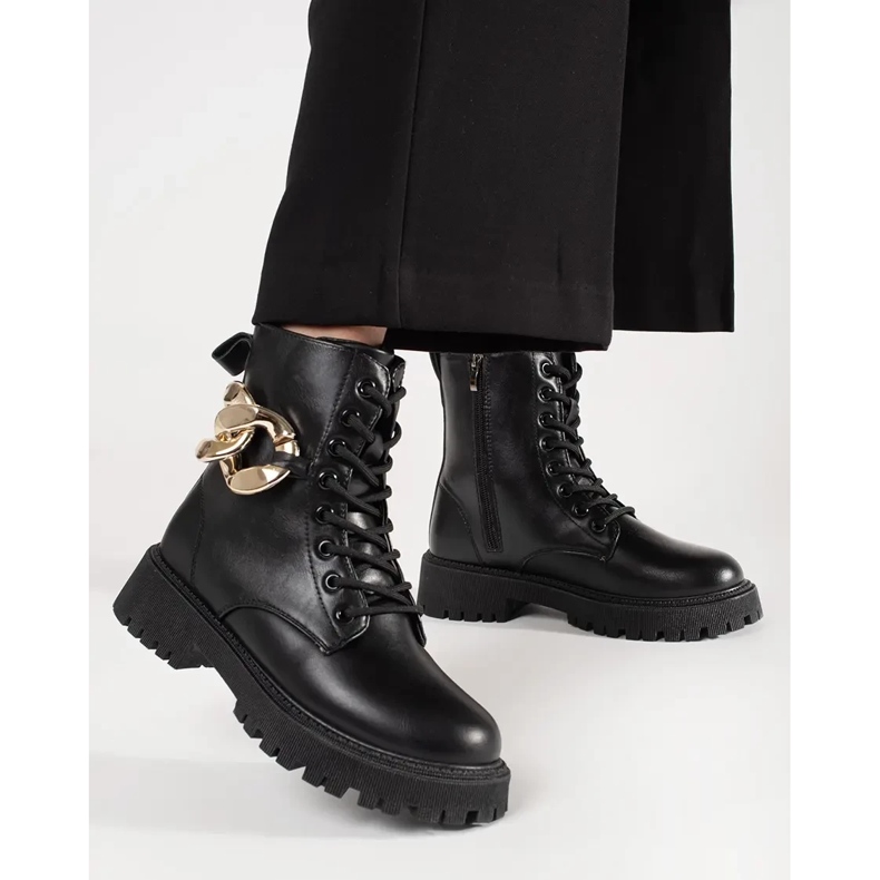 Travailleurs noirs avec une chaîne dorée 1