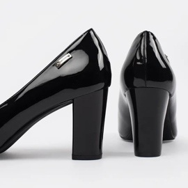 Pompes noires peintes sur le post Sergio Leone le noir 2 Pompes noires peintes sur le post Sergio Leone le noir 2