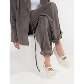 Goodin Mocassins beige légers en cuir avec une chaîne sur la plate-forme 2