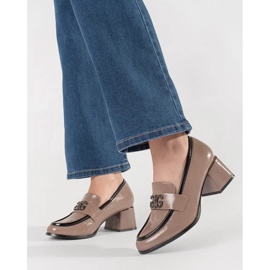 Talons hauts avec un ornement beige 1 Talons hauts avec un ornement beige 1