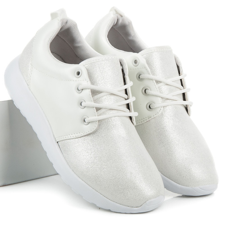 Chaussures de sport blanches 1