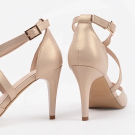 Sandales féminines sur les talons de perles Sergio Leone beige 2