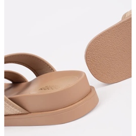 Goodin Les tongs plats des femmes beige avec des boucles 1