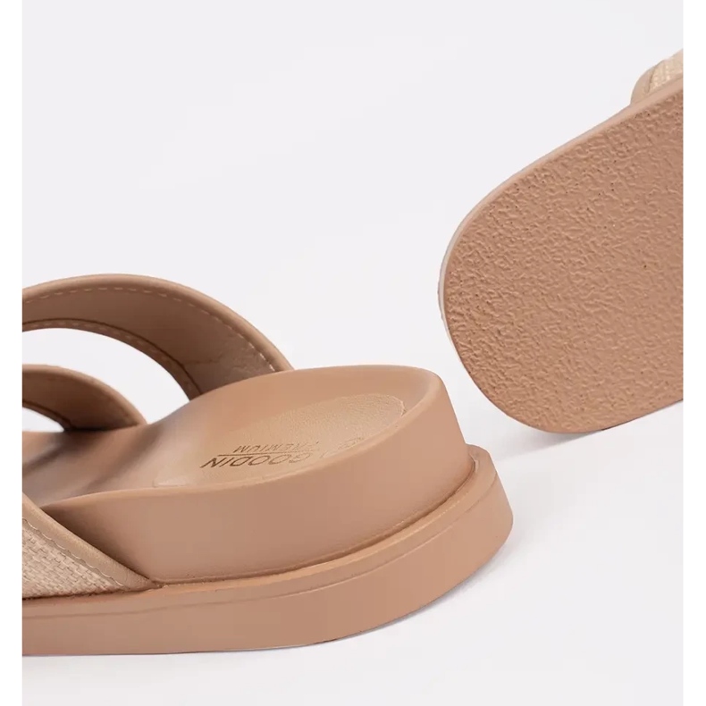 Goodin Les tongs plats des femmes beige avec des boucles 1 Goodin Les tongs plats des femmes beige avec des boucles 1