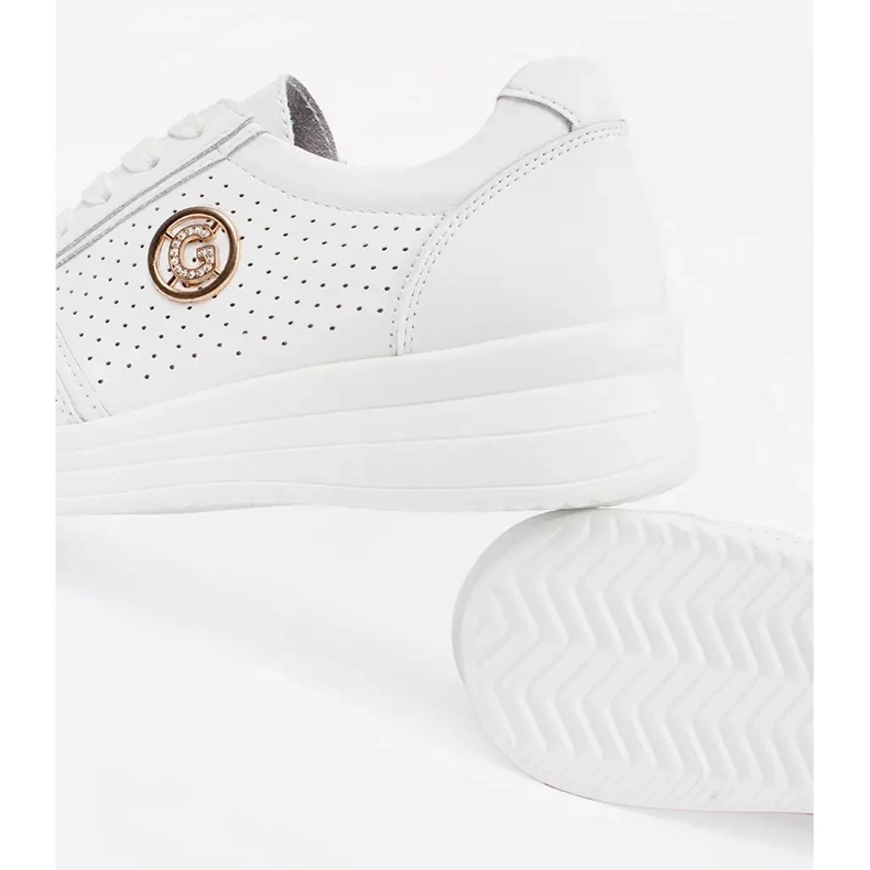 Goodin Baskets en cuir naturel blancs avec un ornement blanche 2