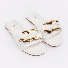 Les tongs blancs plats pour femmes avec une décoration dorée blanche 1