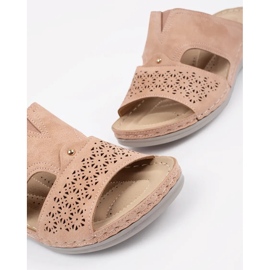 Pantoufles sur une poudre de coin bas rose 1