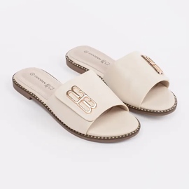 Goodin Light -Beige des volets pour femmes sur une semelle plate avec un ornement 1