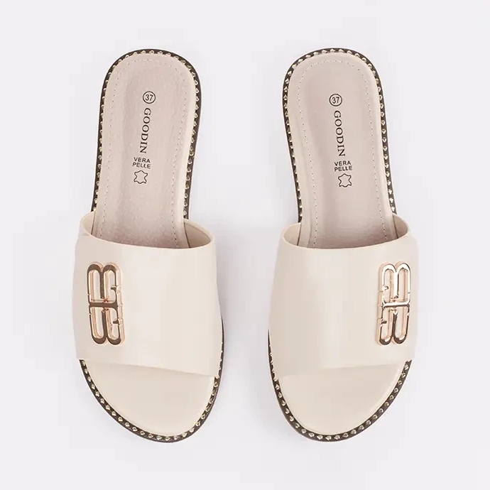 Goodin Light -Beige des volets pour femmes sur une semelle plate avec un ornement 2