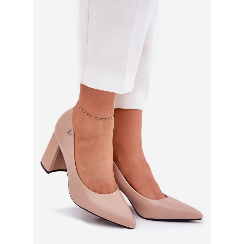 Pompes élégantes sur le beige Vinceza 62220 1