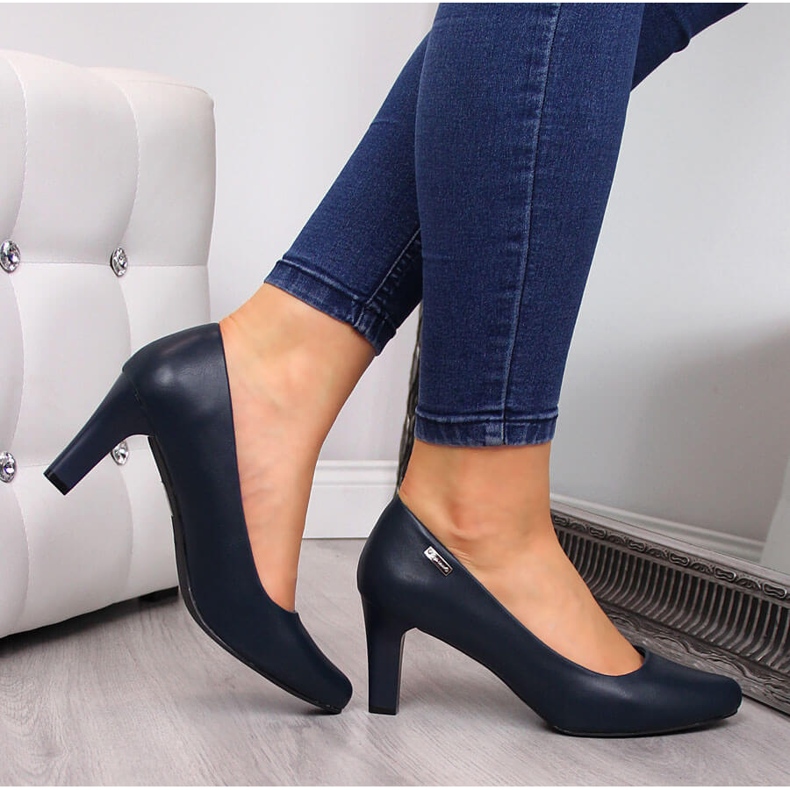 Pompes sur le poste bleu marine de Sergio Leone 2 Pompes sur le poste bleu marine de Sergio Leone 2