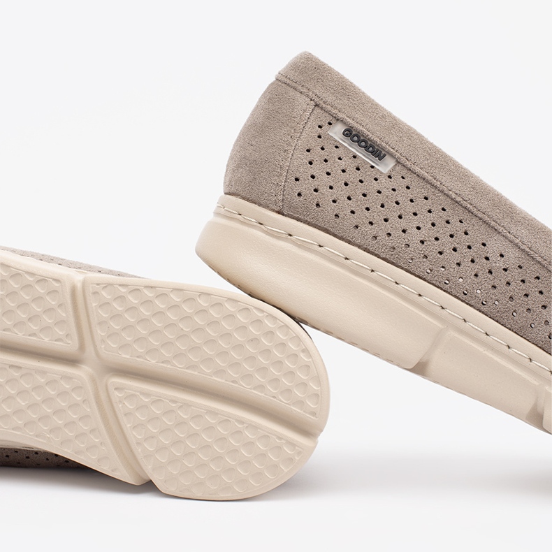 Goodin Mocassins ouverts beige sombres avec un élément doré 1