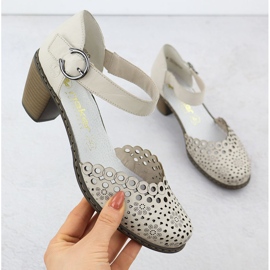 Sandales en cuir pour femmes sur le Rieker 40902-60 Post beige 1