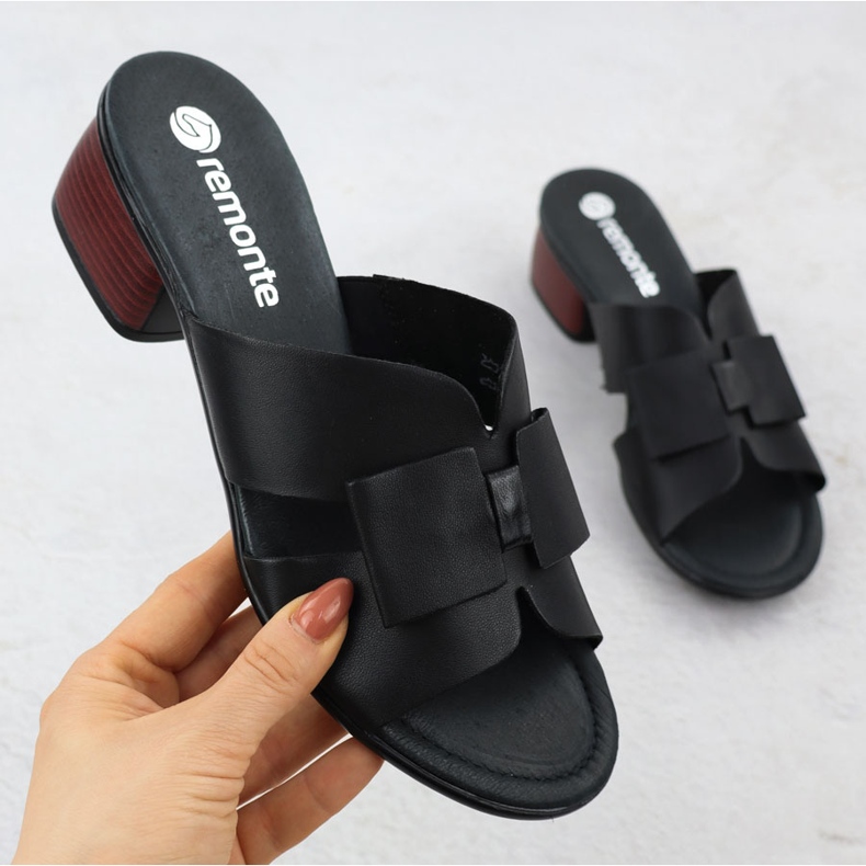 Remonte Les tongs en cuir féminin sur le bloc noir Rémonte R8759-01 1