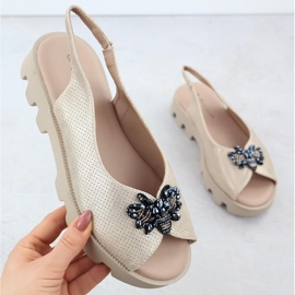 Sandales féminines sur la plate-forme perforées Metallic Golden Potocki SZ12610 doré 1