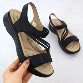 Sandales féminines sur la plate-forme confortable Black UniSoft 8875 le noir 1