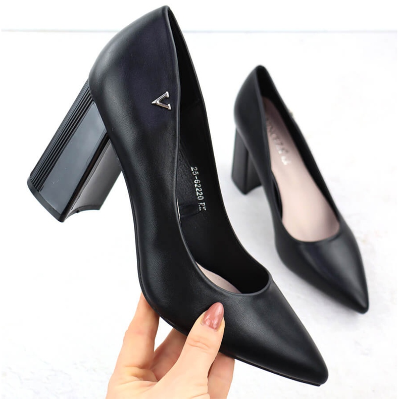 Pompes pour femmes sur le post décoratif Black Vinceza 62220 noir 1