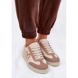 Chaussures de sport féminines basses avec beige en cuir écologique 1 Chaussures de sport féminines basses avec beige en cuir écologique 1
