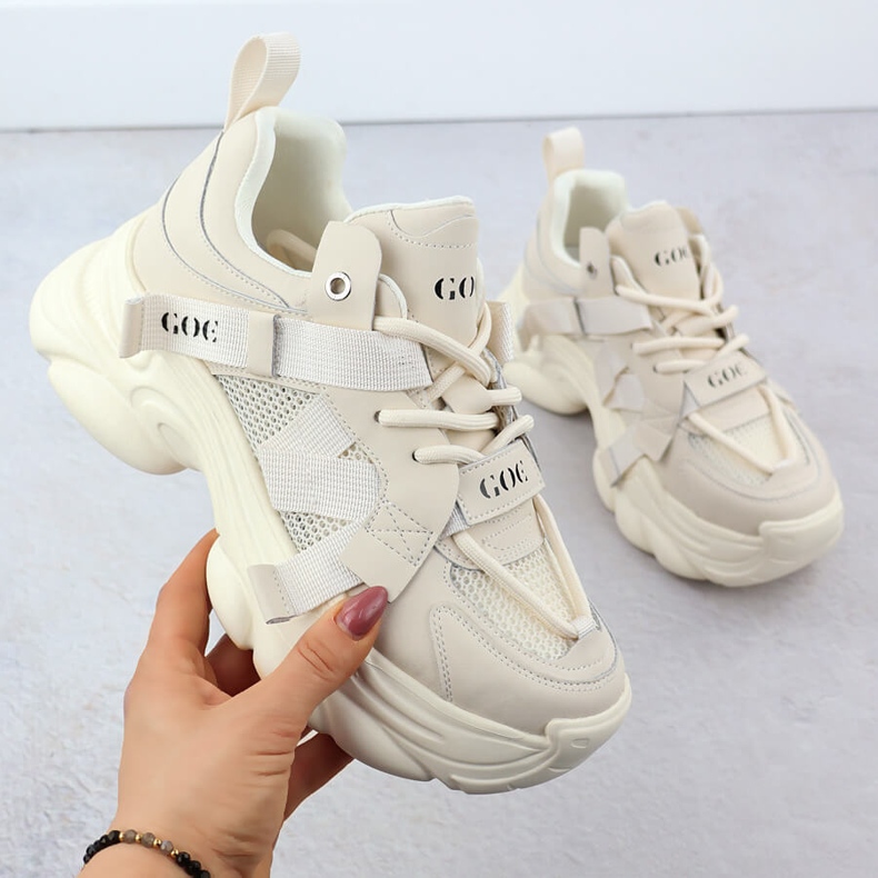 Baskets en cuir sur une semelle épaisse de beige féminine Goe RR2N4051 1