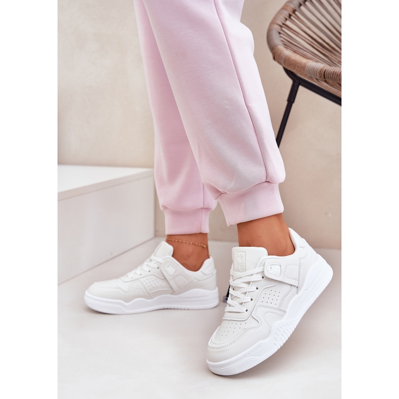 Sneakers féminins Sports Chaussures avec du cuir écologique blanc blanche 2