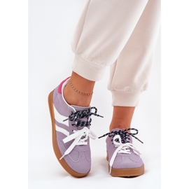 Baskets féminines basses avec un laçage double violet 2