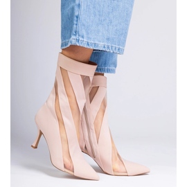 Bottes en satin beige avec un maillage sur un talon haut 2