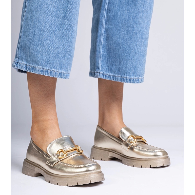 Mocassins élégants dorés avec décoration 1