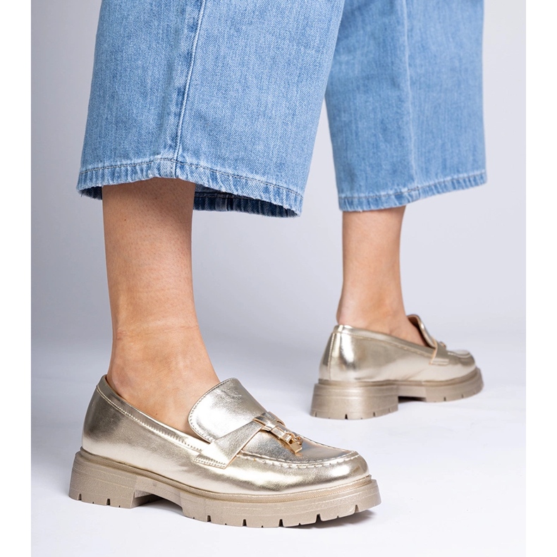 Mocassins élégants dorés avec écara avec décoration d'or 1 Mocassins élégants dorés avec écara avec décoration d'or 1