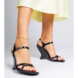 Sandales de coin pour femmes à verni noir 1