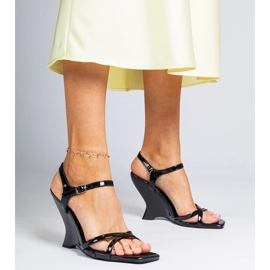 Sandales de coin pour femmes à verni noir le noir 2