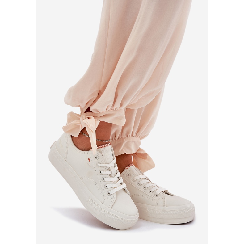 Baskets féminines sur la plate-forme avec éco en cuir Big Star RR274A297 Beige légère 1
