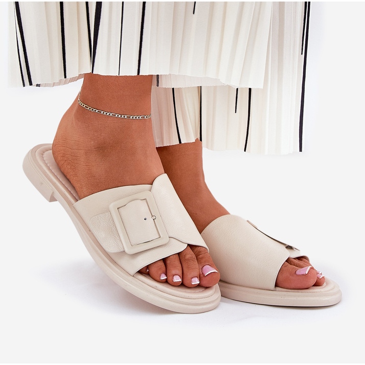 S.Barski Les tongs en cuir féminin avec une boucle beige D&A SJ2302-01 1 S.Barski Les tongs en cuir féminin avec une boucle beige D&A SJ2302-01 1