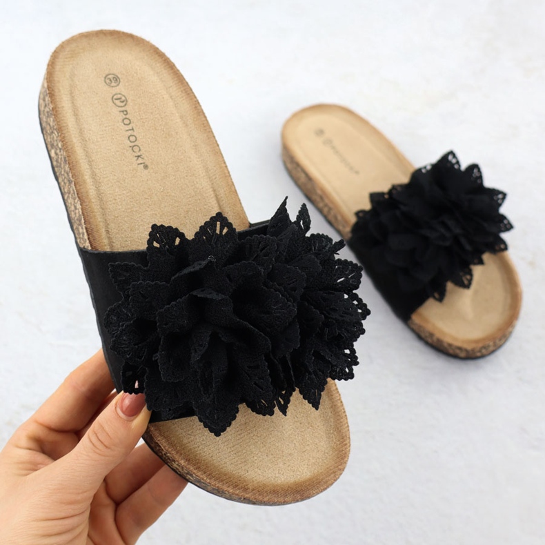 Slippers pour femmes avec des fleurs noire Potocki Gn17301 le noir 1