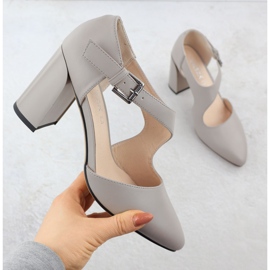 Pompes en cuir sur les chaussures de pilier avec une ceinture grise Vinceza 91133 1