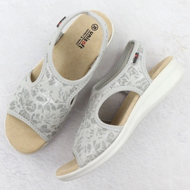 Sandales féminines sur une éruption cutanée flexible avec des fleurs gris unisoft 7196 3