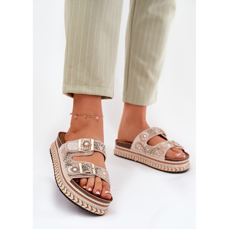 Pantoufles avec décoration et boucles sur la plate-forme en or d'or 2 Pantoufles avec décoration et boucles sur la plate-forme en or d'or 2