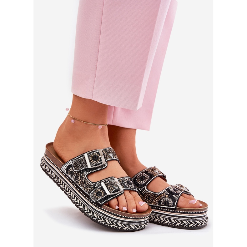 Pantoufles avec décoration et boucles sur la plate-forme noire le noir 1