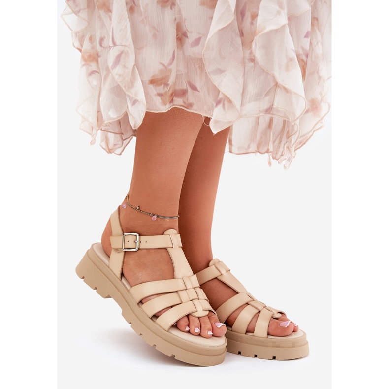 Sandales féminines en cuir eco sur la plate-forme beige 1