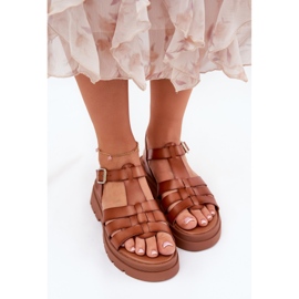 Sandales féminines en cuir Eco sur la plate-forme de chameau brun 2 Sandales féminines en cuir Eco sur la plate-forme de chameau brun 2