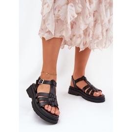 Sandales féminines en cuir eco sur la plate-forme noire 2