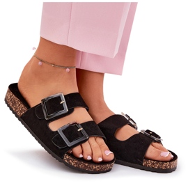 Les tongs des femmes avec des pinces sur la semelle noire de la semelle en liège 8