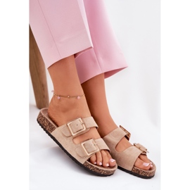 Les tongs des femmes avec des pinces sur une semelle en liège beige 6