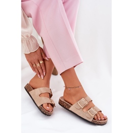 Les tongs des femmes avec des pinces sur une semelle en liège beige 7
