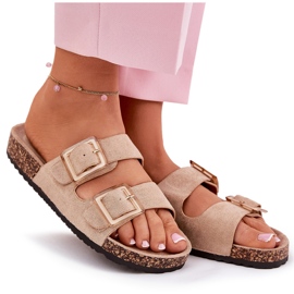 Les tongs des femmes avec des pinces sur une semelle en liège beige 9